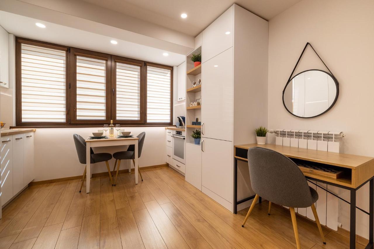 Luxury Living High-end Amenities And Great Location By Flat Mаnager Apartment